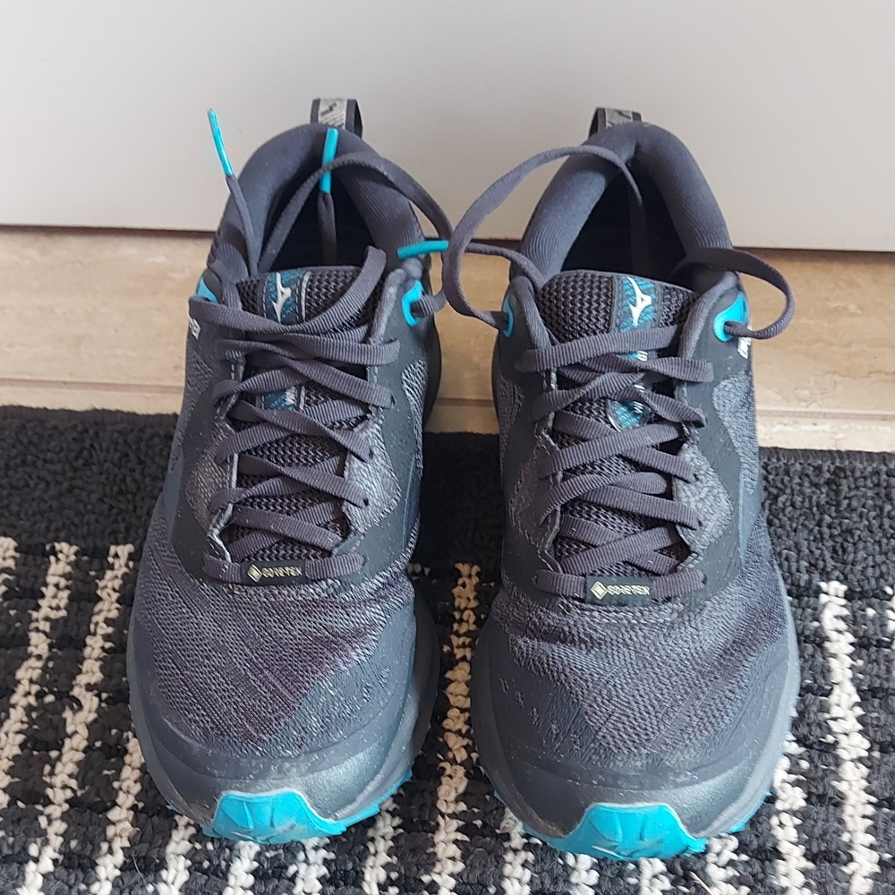 Mizuno gore-tex running shoes women's 7.5